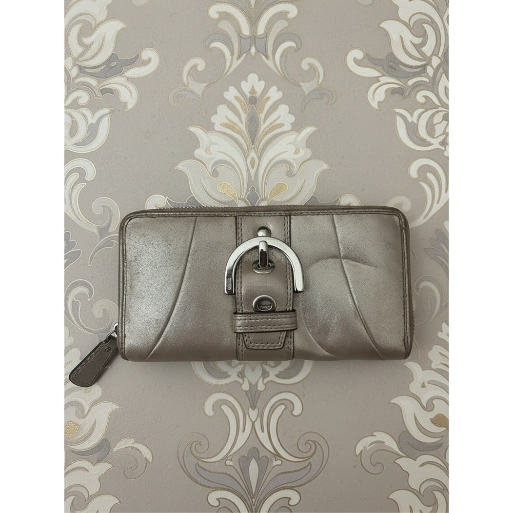 Coach Wallet Womens Soho Zip Around Metallic Champagne Leather Buckle Y2K Trendy